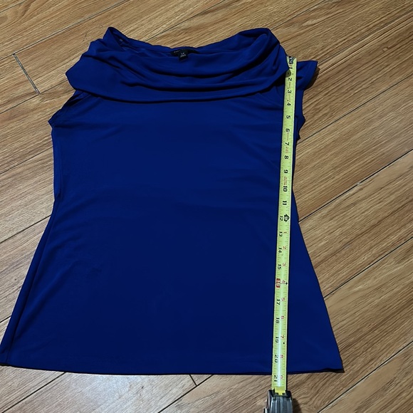 Banana Republic Top. - Picture 2 of 8